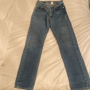 Levi jeans size 28